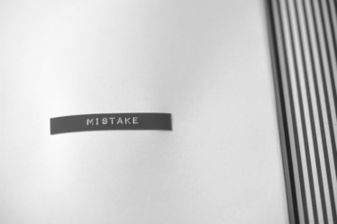 Palabra Mistake impresa con Dimo